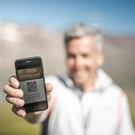 豪斯本杰明酒店 *